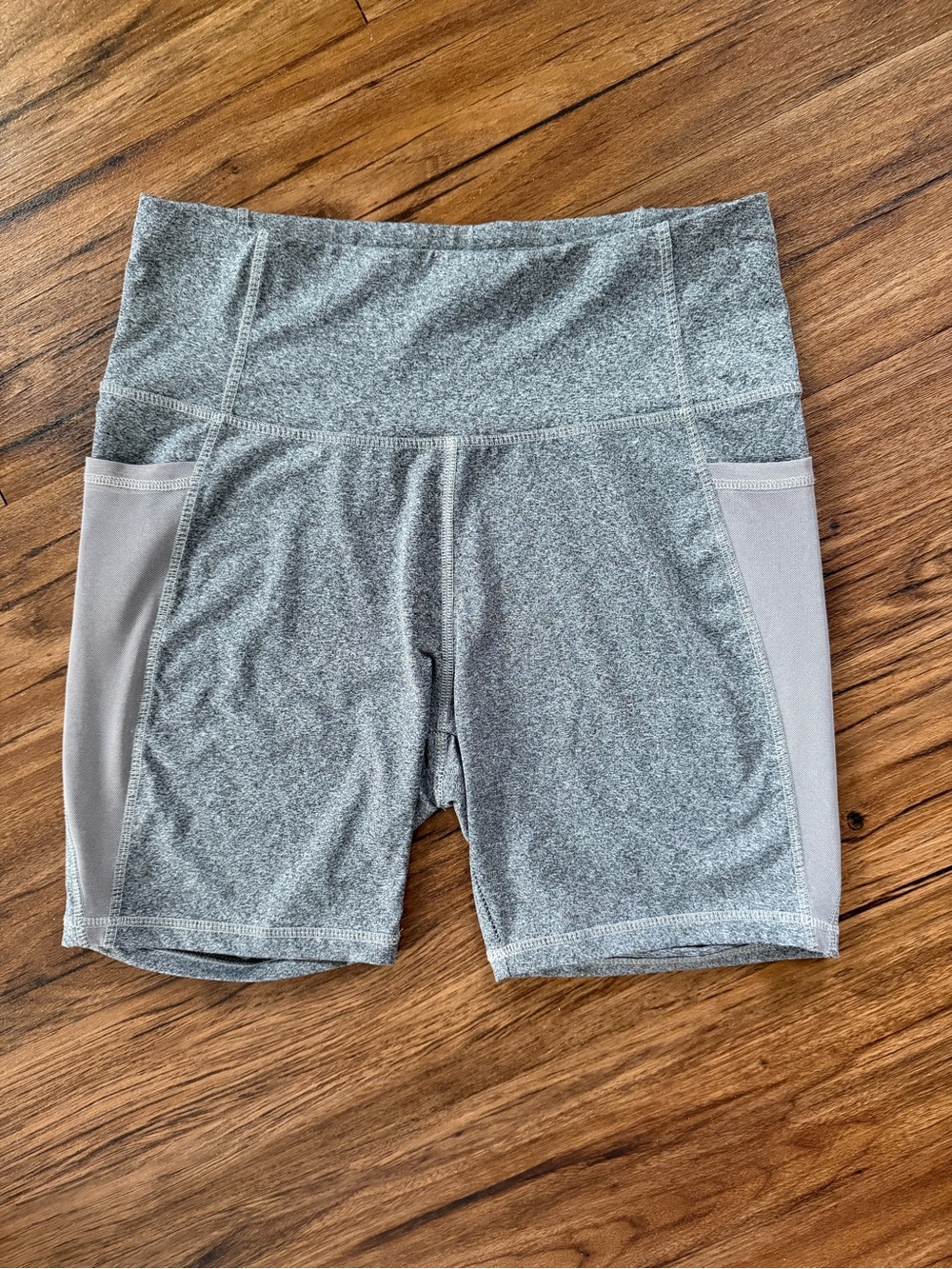 Daisy Fuentes FIT Women’s Activewear Shorts With Pockets- NWOT